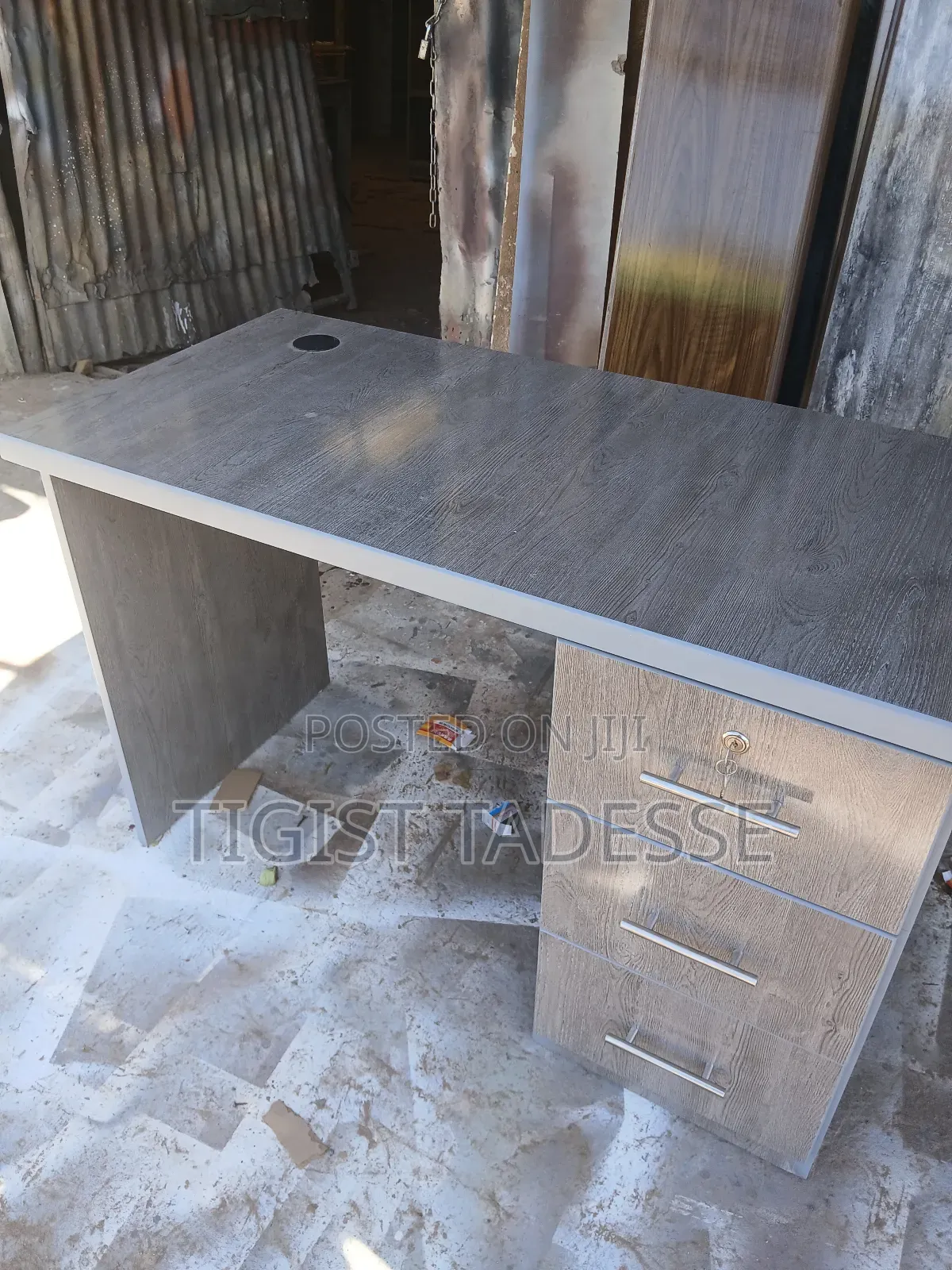 Computer Table 601*20cm ለቢሮ በብዛትና በጥራት እንሠራለን ይደውሉ።