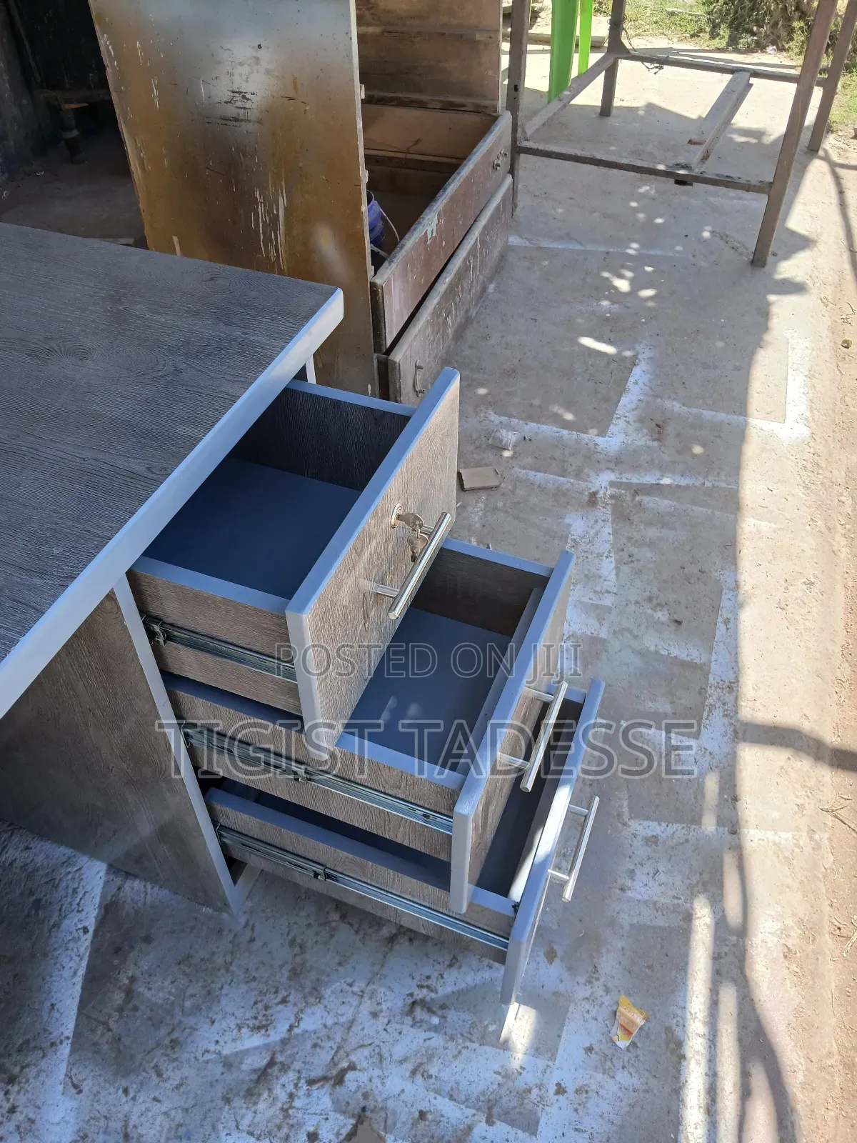 Computer Table 601*20cm ለቢሮ በብዛትና በጥራት እንሠራለን ይደውሉ።