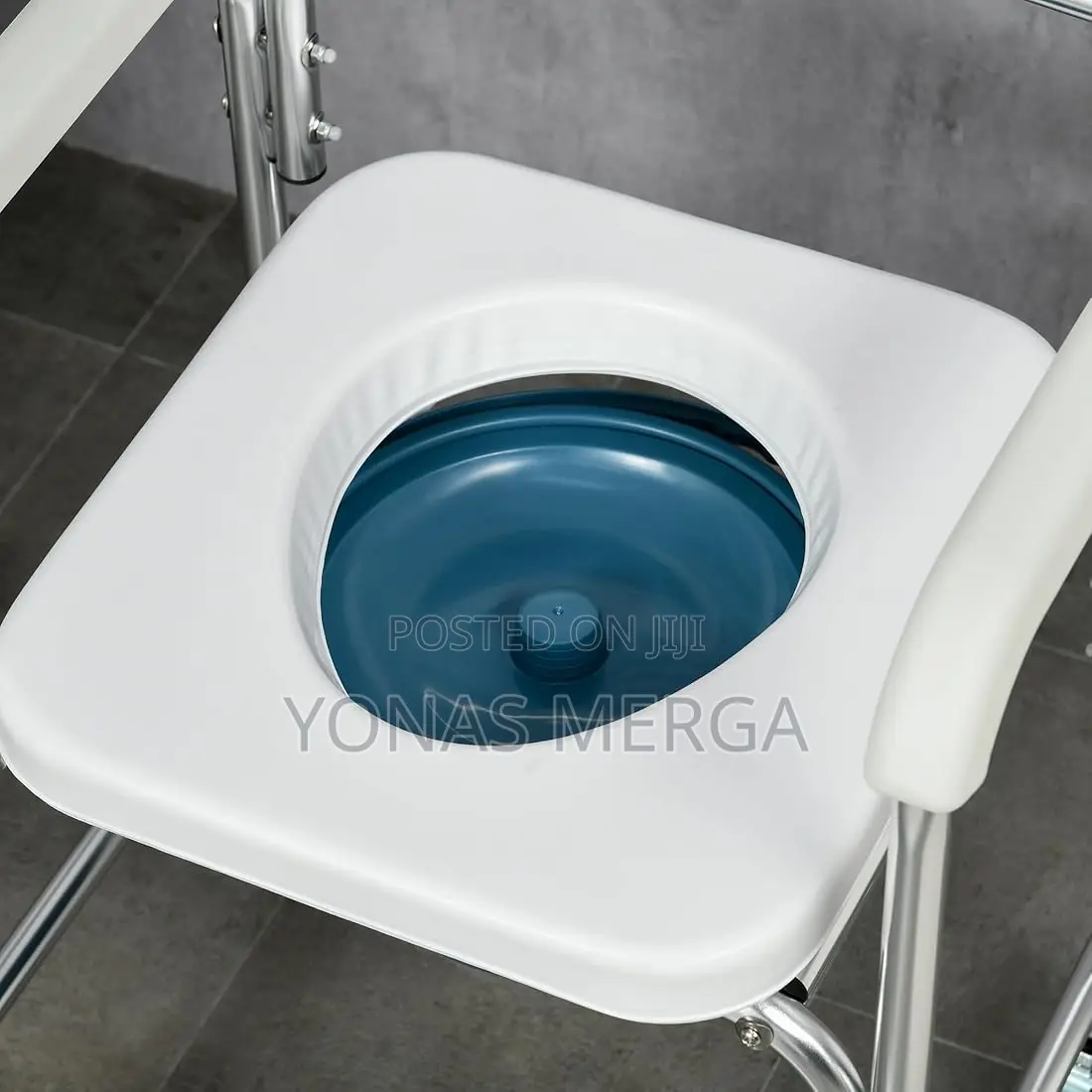 3-in-1 Commode Chair:This Multifunctional፫宧potty Chair€%ፖፖቼር