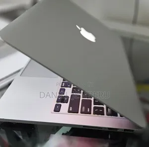 New Laptop Apple MacBook Pro 2015 8GB Intel Core I5 SSD 500GB