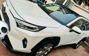Photo - Toyota RAV4 2020 White