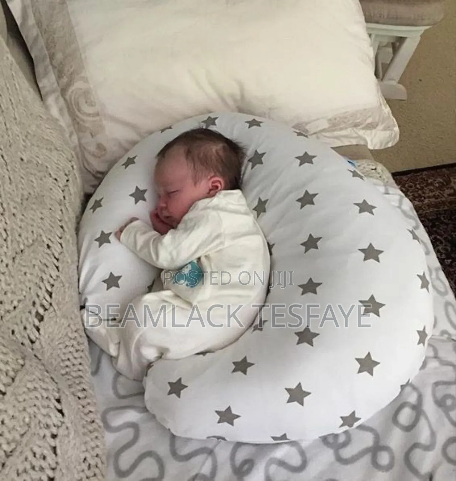 የማጥቢያ ደንገል Feeding Pillow