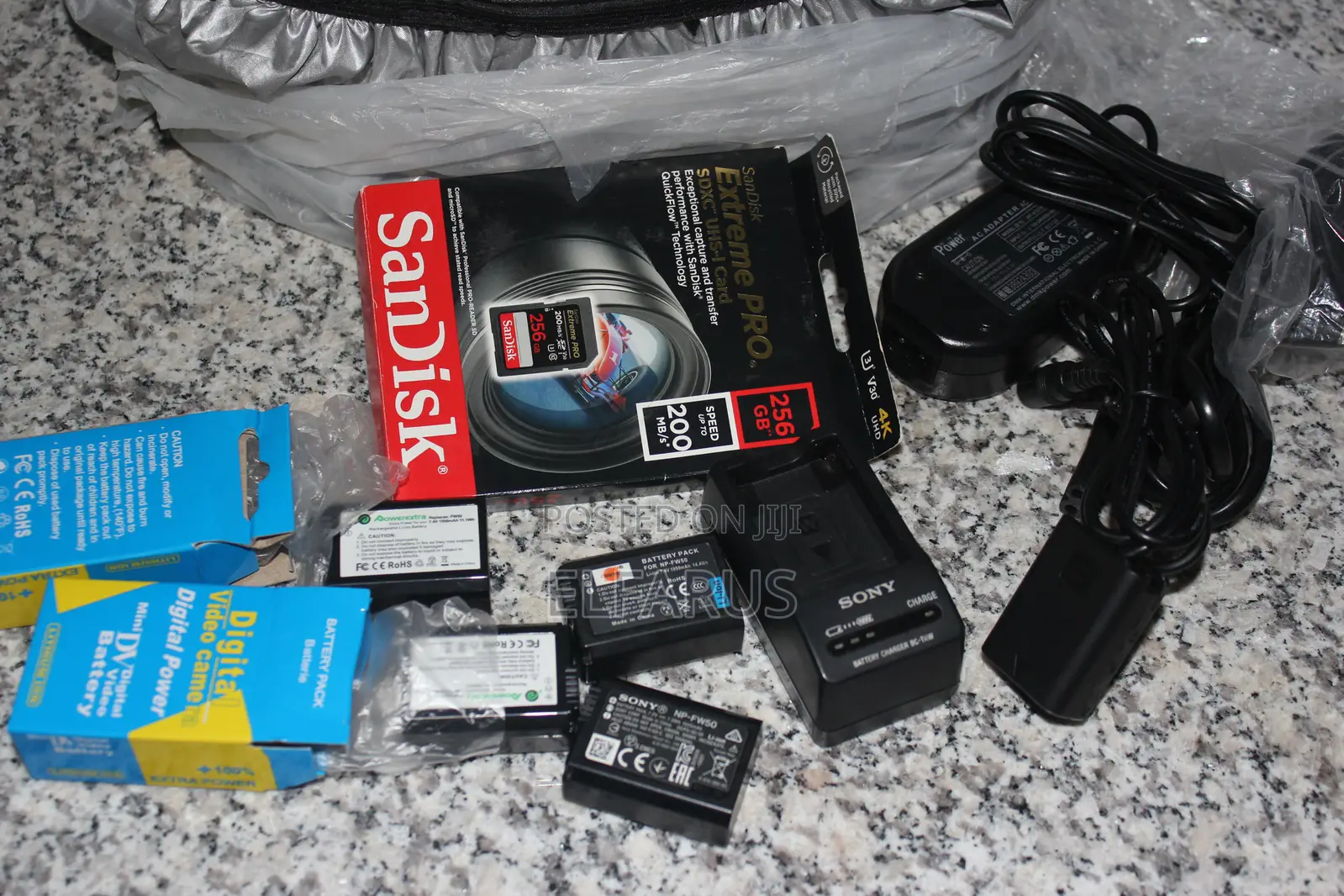 Sony Alpha A6500 + 1.4f Sigma + Sony 28-70mm + 4 Batteries