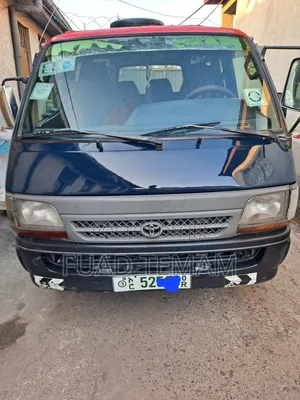 Photo - Toyota HiAce 2002 Black