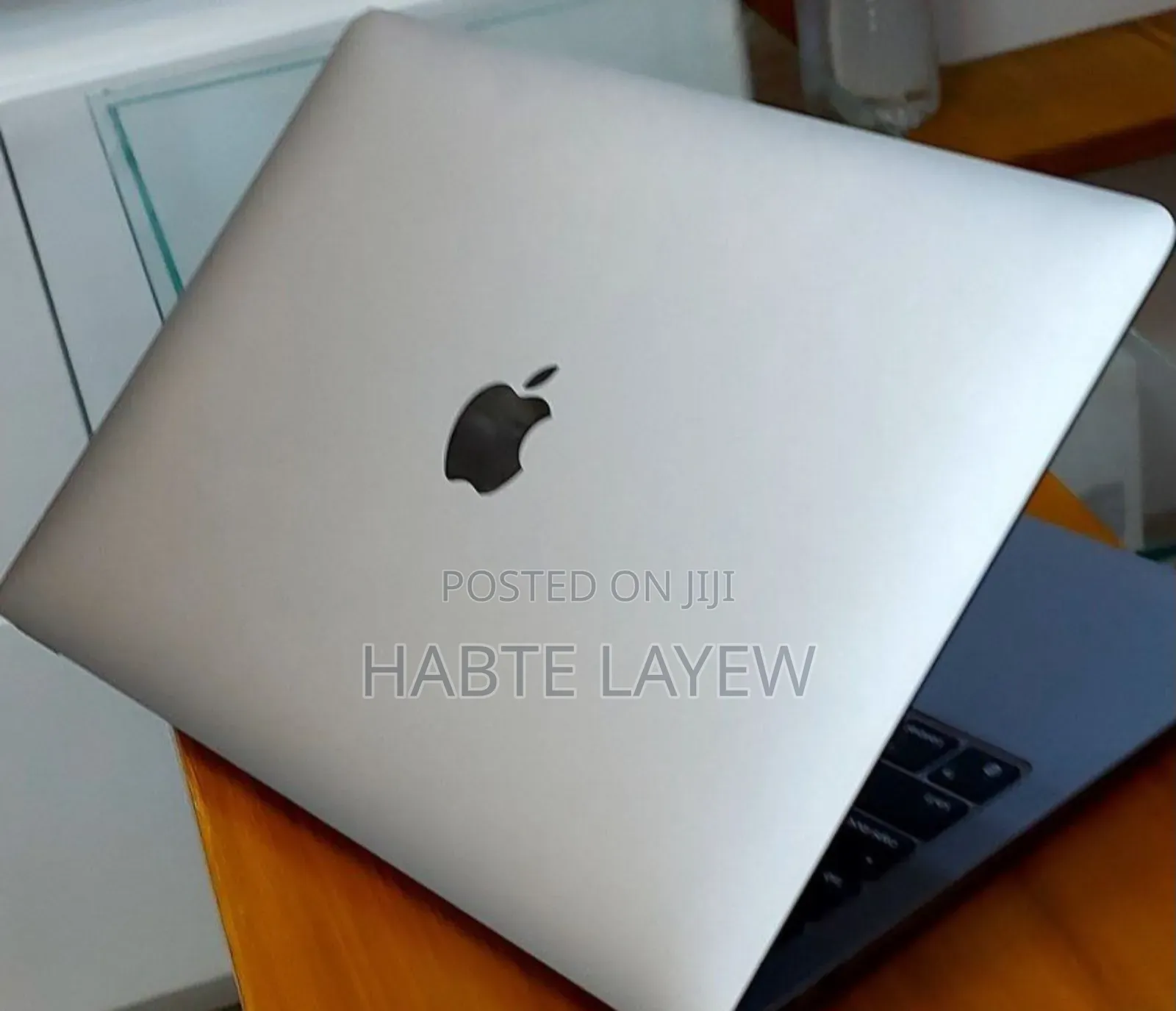 New Laptop Apple MacBook Air 2020 M1 8GB Apple M1 SSD 256GB