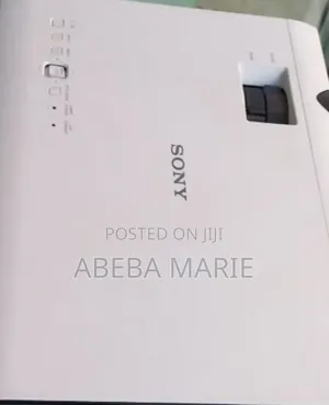 Brand New Sony Projector Model Name VPL-DX100