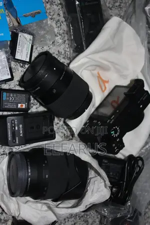 Photo - Sony Alpha A6500 + 1.4f Sigma + Sony 28-70mm + 4 Batteries