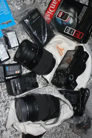 Sony Alpha A6500 + 1.4f Sigma + Sony 28-70mm + 4 Batteries
