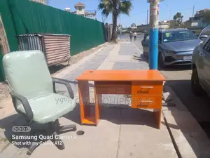 Photo - Chair + Table