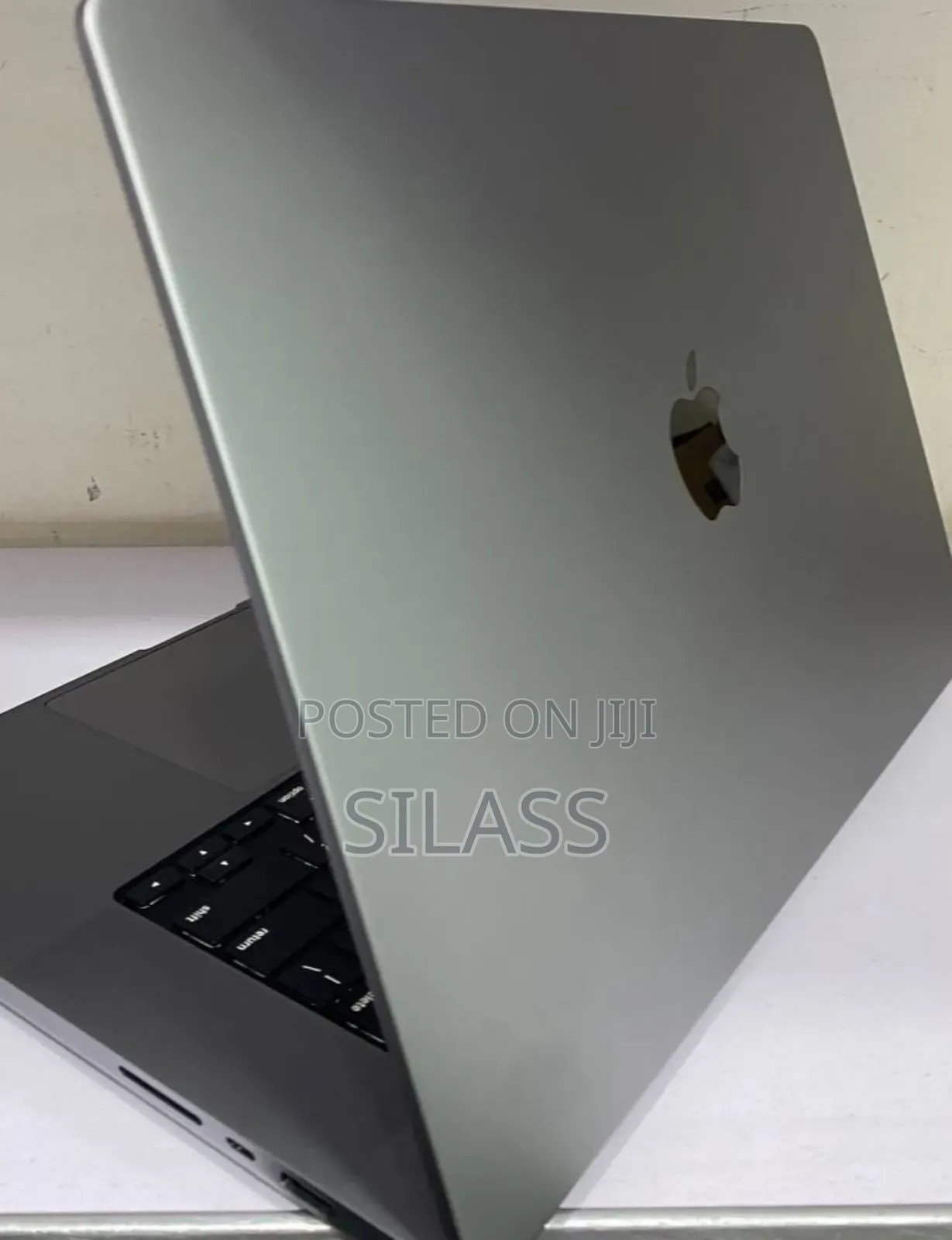 New Laptop Apple MacBook Pro M1 16GB Apple M1 Pro SSD 512GB