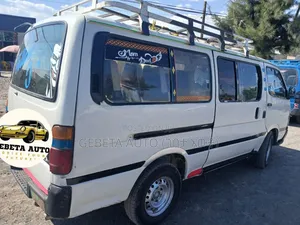 Toyota HiAce 2003 White