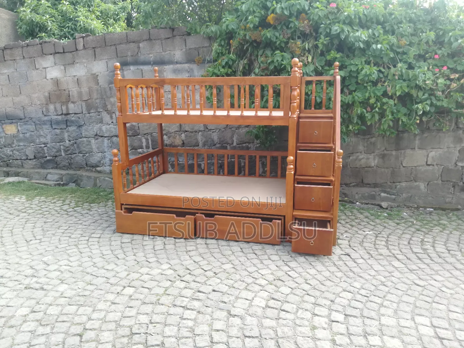 ተደራራቢ አልጋ ጥራራት ከ ውበት ጋር