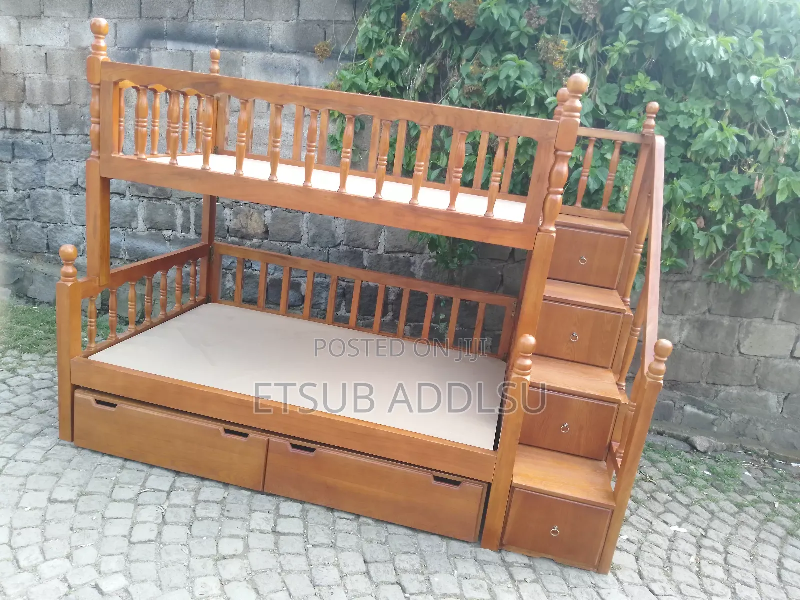 ተደራራቢ አልጋ ጥራራት ከ ውበት ጋር