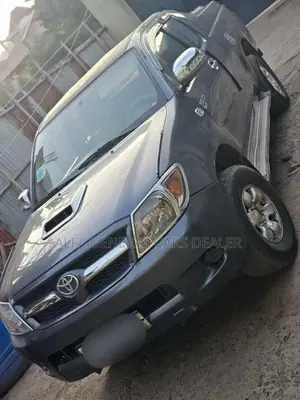 Photo - Toyota Hilux 2006 Gray
