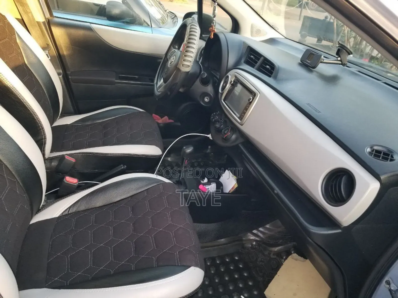 Toyota Yaris 2012 Gray