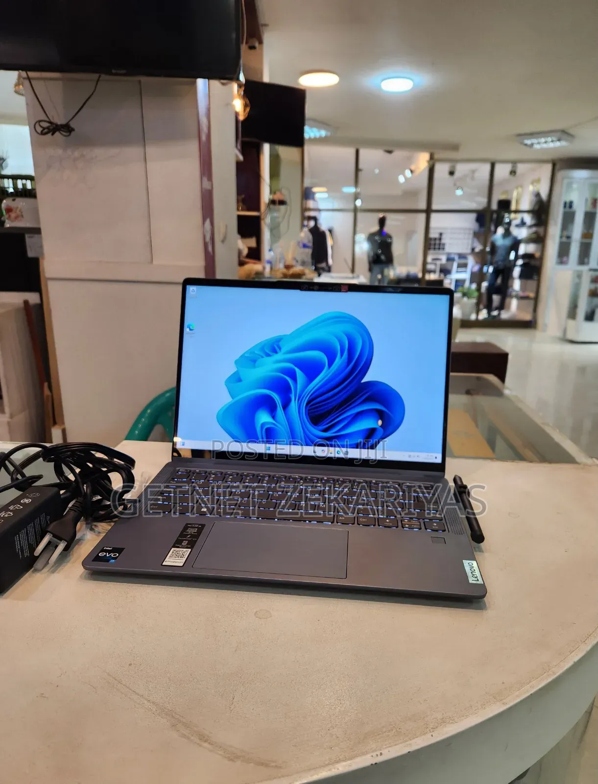 New Laptop Lenovo Yoga 7i 16GB Intel Core I7 SSD 1T