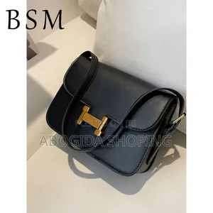 Photo - Chic Everyday Handbag