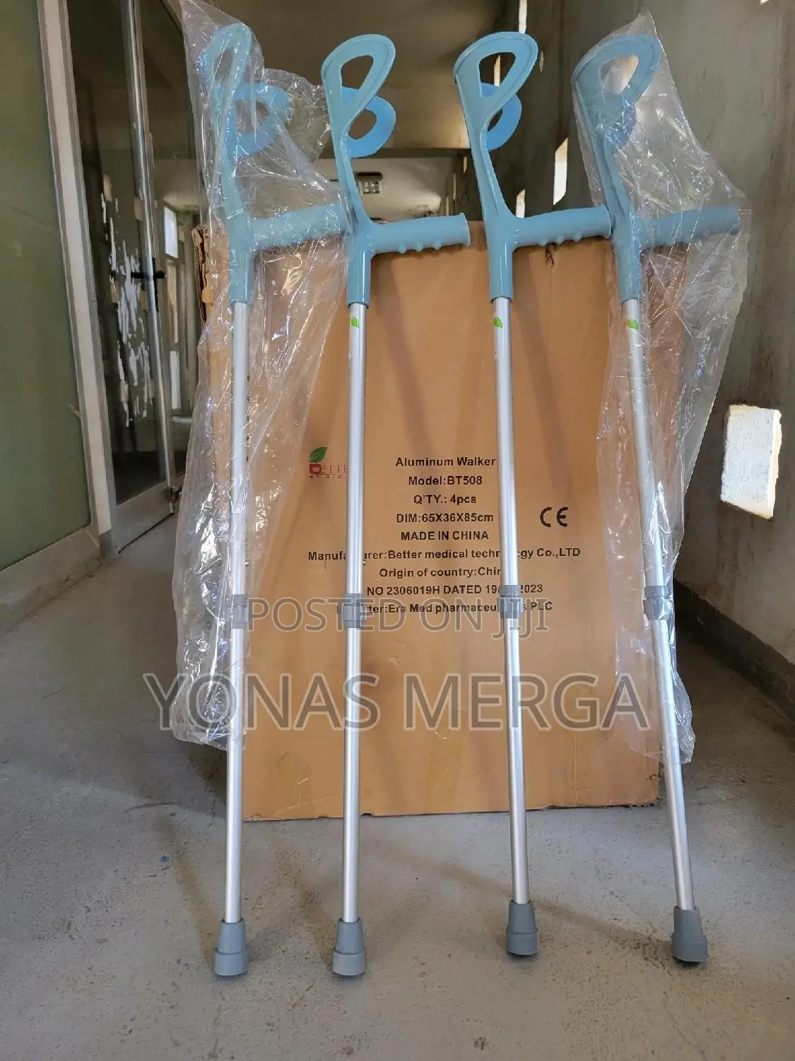 Walking Crutches嘔፮with Adjustable Cuffs፵斧forearm Crutch BCR