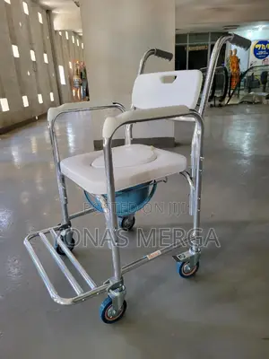 Photo - Removing the Bucket,Toilet Chair፴鬼adult Potty Chair₢曱የሽንትpot
