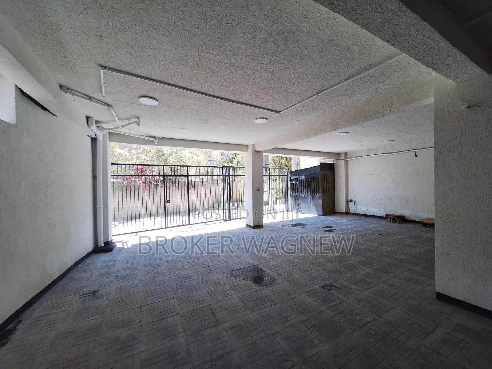 3bdrm Apartment in Bole for rent