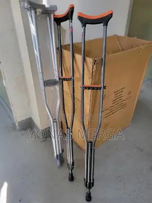 Photo - Adjustable Underarm Crutches₩UNDERARM ADJUSTABLE.H 113/190cm