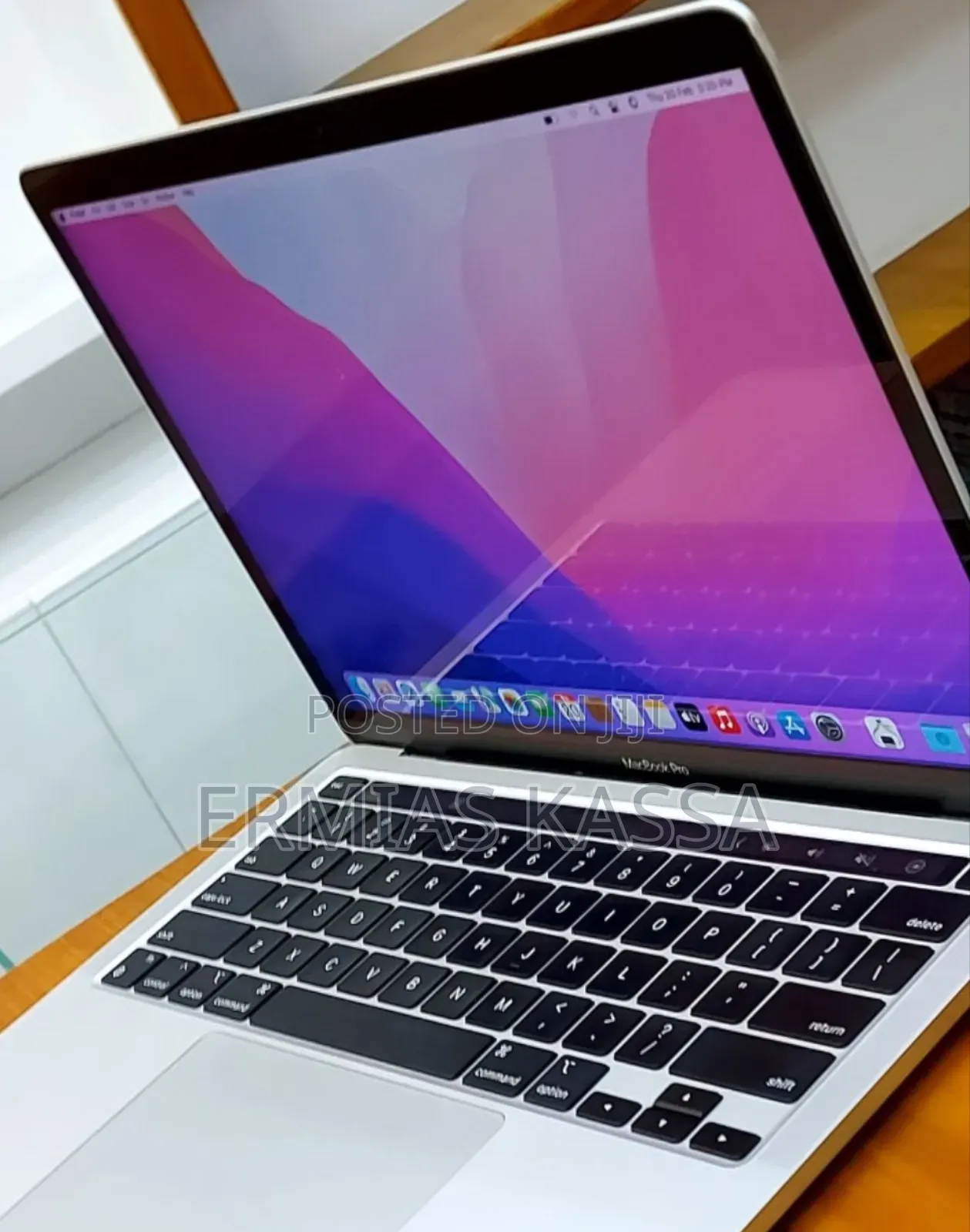 New Laptop Apple MacBook Pro M1 8GB Apple M1 Pro SSD 512GB