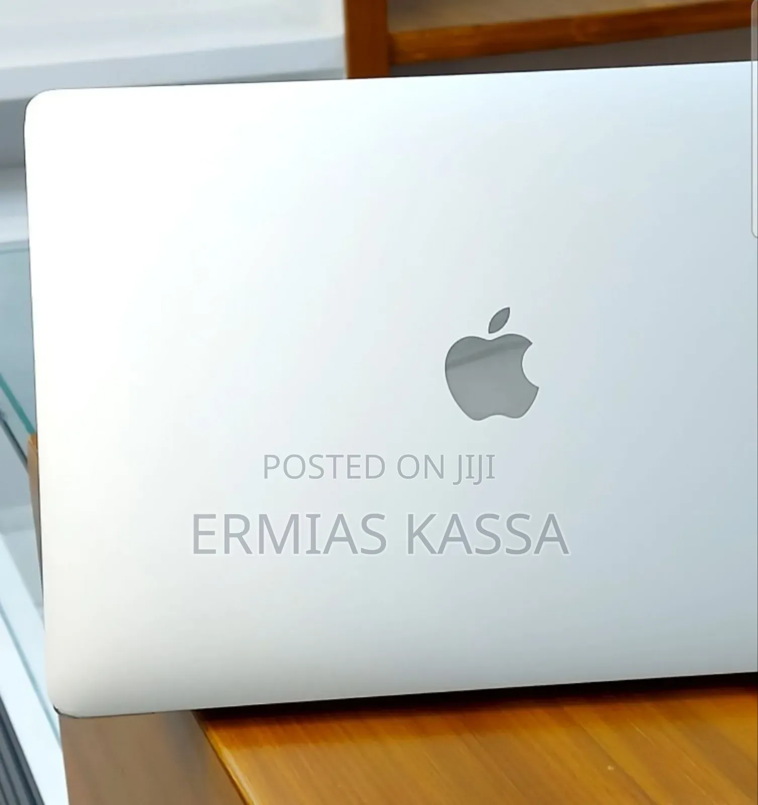 New Laptop Apple MacBook Pro M1 8GB Apple M1 Pro SSD 512GB