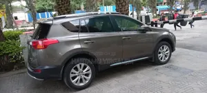 Photo - Toyota RAV4 2015 Gray