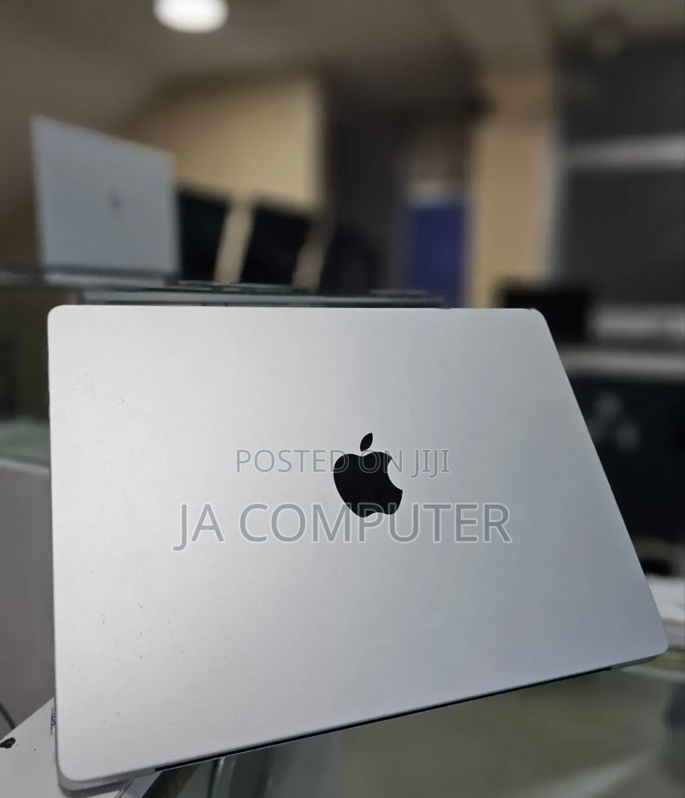 New Apple MacBook Pro 2023 M3 14-Inch 8GB Apple M3 Pro SSD 512GB