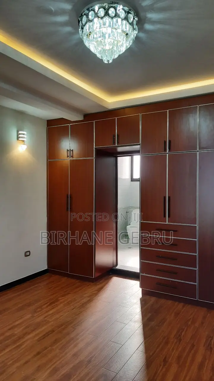 3bedroom Luxuru Apartiment for Rent