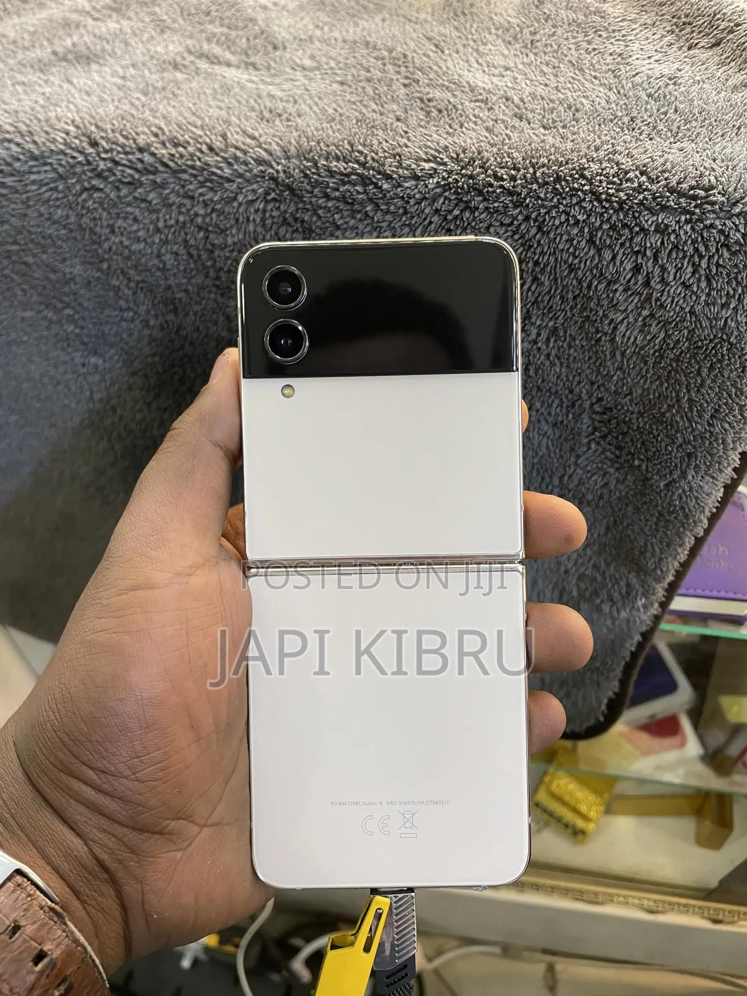 New Samsung Galaxy Z Flip4 256 GB