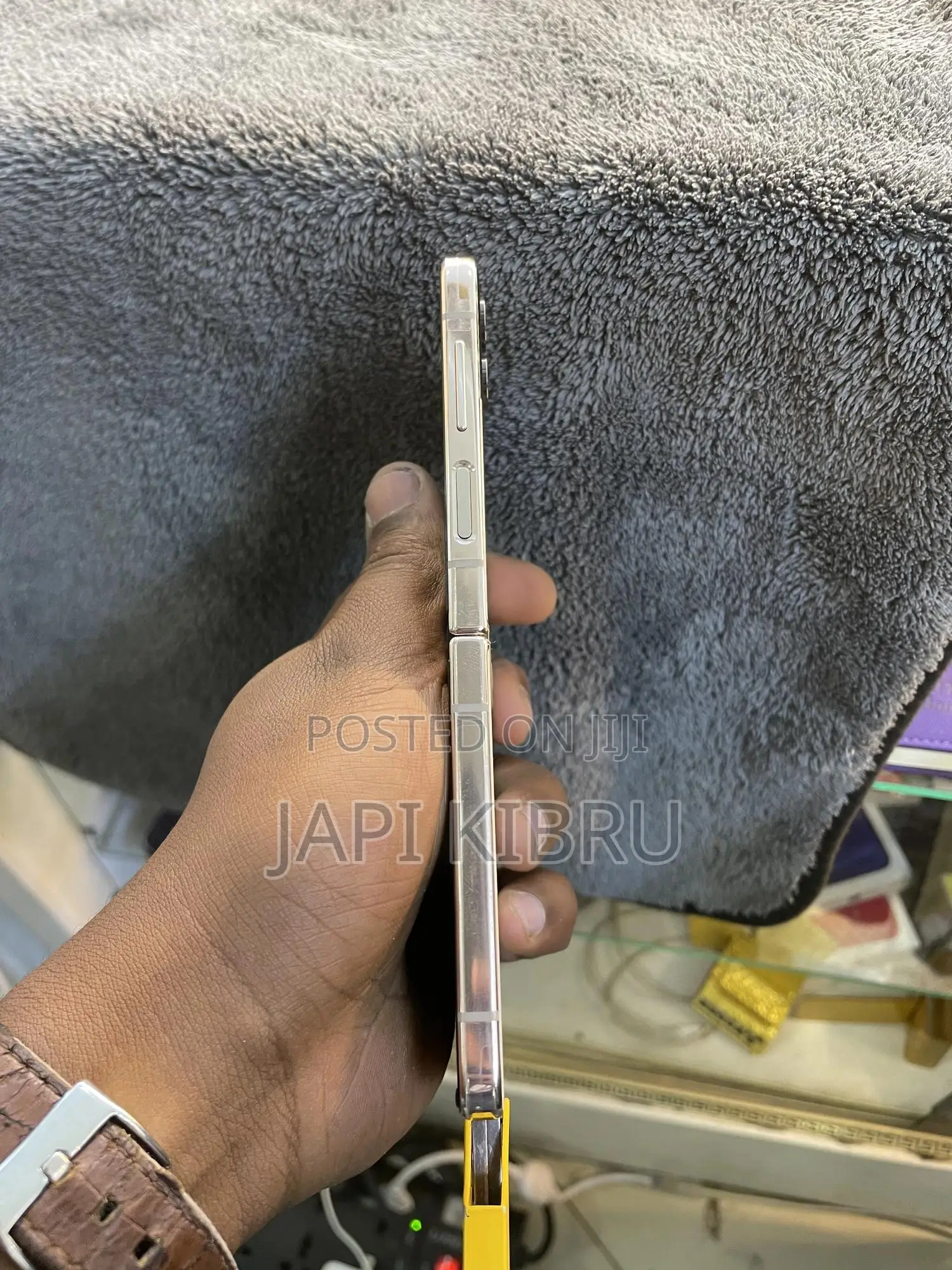 New Samsung Galaxy Z Flip4 256 GB