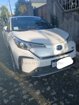 Photo - New Toyota C-HR 2022 White