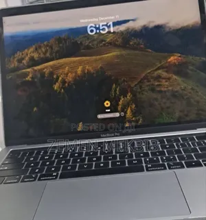 Photo - New Laptop Apple MacBook Pro 2019 16GB Intel Core I7 SSD 512GB