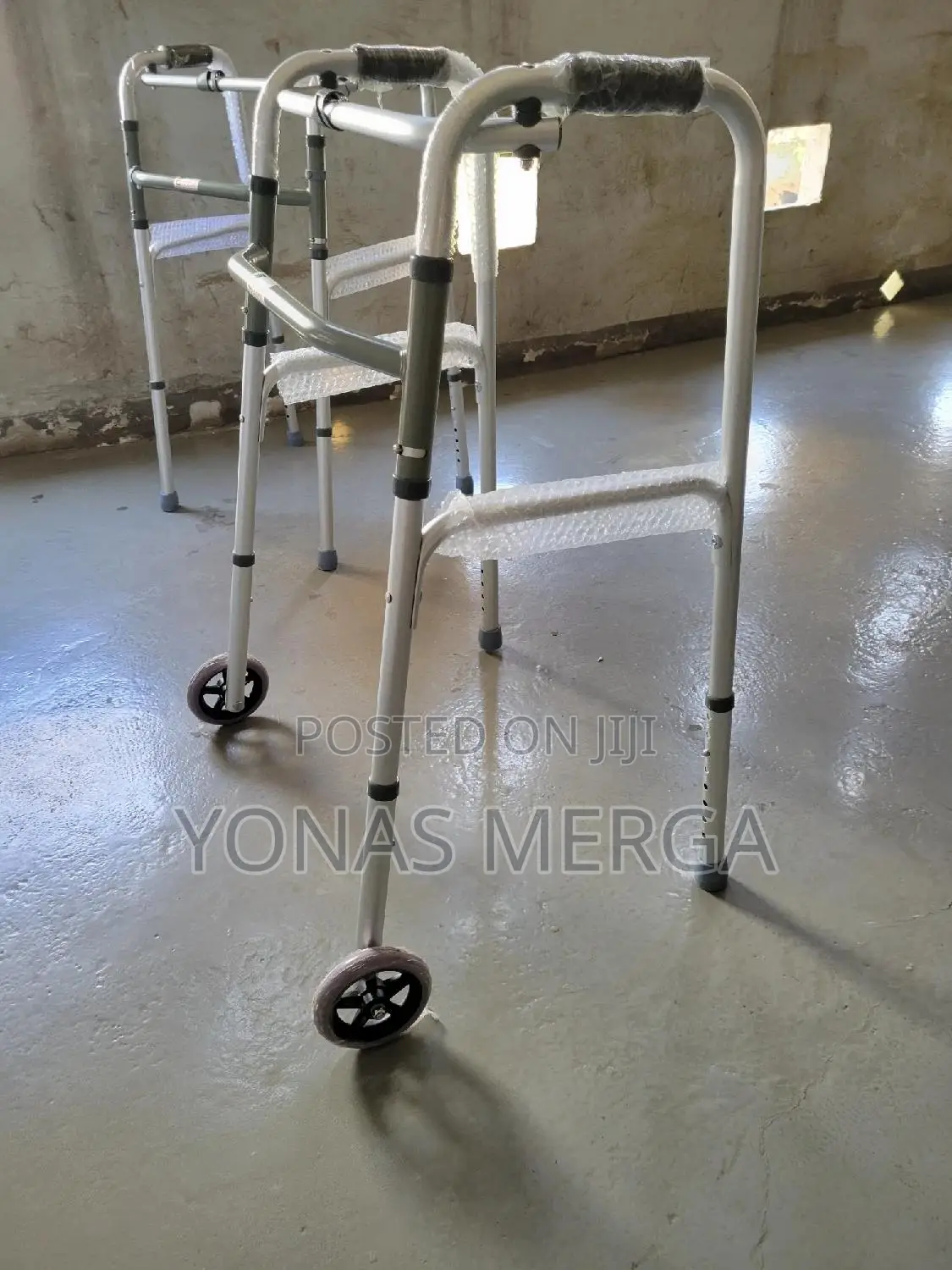 Walker/Walker Slip-Resistant:Rubber on Armrests Feet Safety