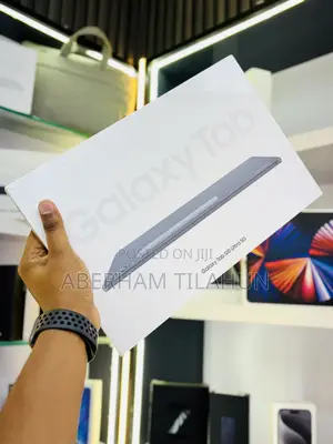 Photo - New Samsung Galaxy Tab S10 Ultra 256 GB Gray