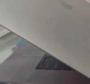 New Laptop Apple MacBook Pro 2017 16GB Intel Core I7 SSD 1T