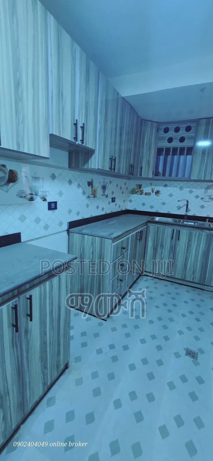 Furnished 2bdrm Condo in አስፋልት ዳር ላይ, Bole for sale