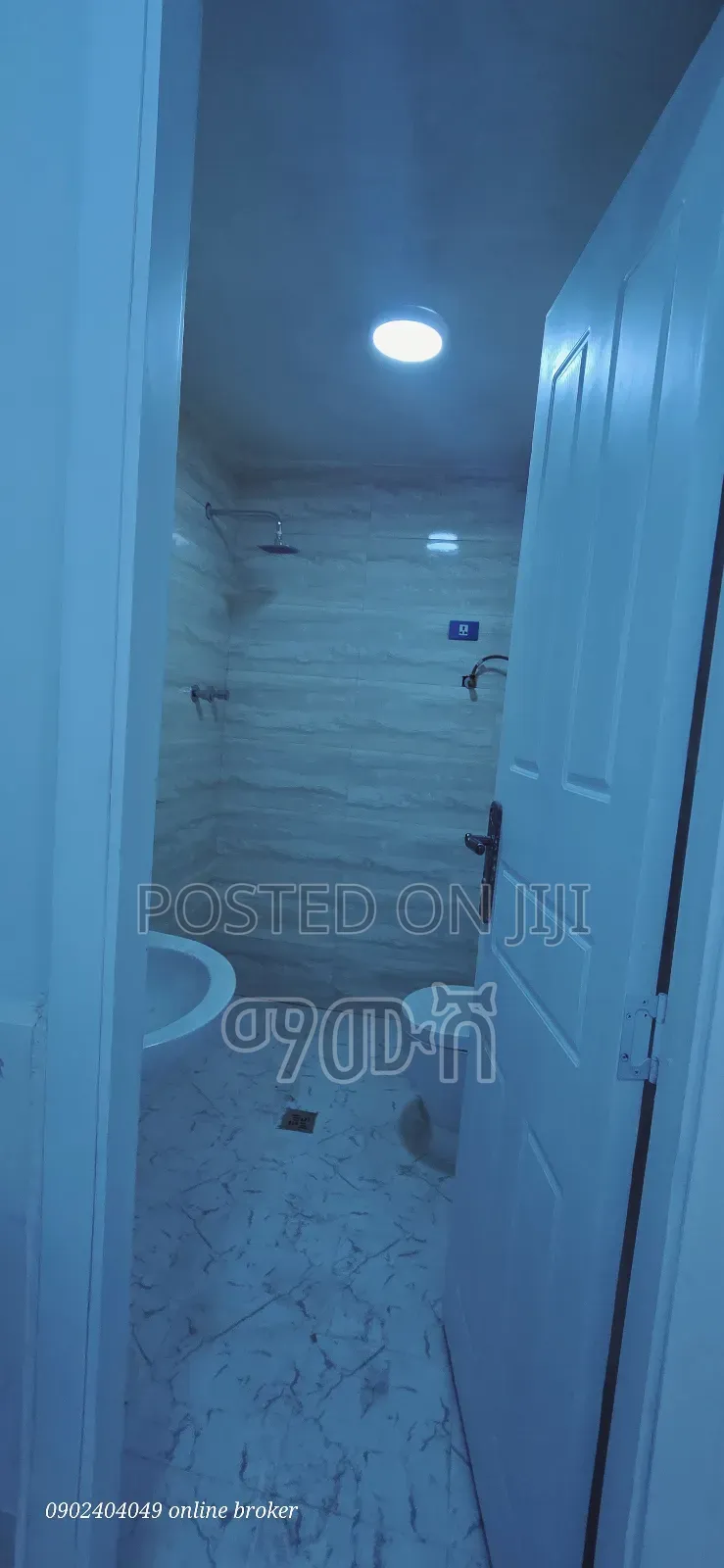 Furnished 2bdrm Condo in አስፋልት ዳር ላይ, Bole for sale