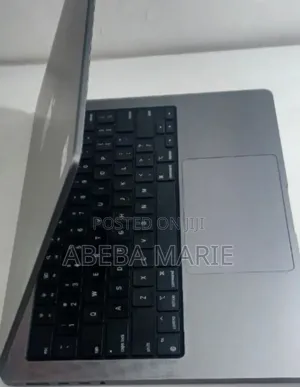 New Laptop Apple MacBook Pro 2022 M2 16GB Apple M2 SSD 512GB