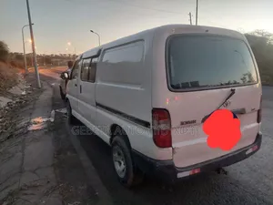 Toyota HiAce 2003 White