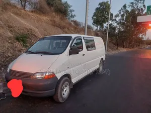 Toyota HiAce 2003 White
