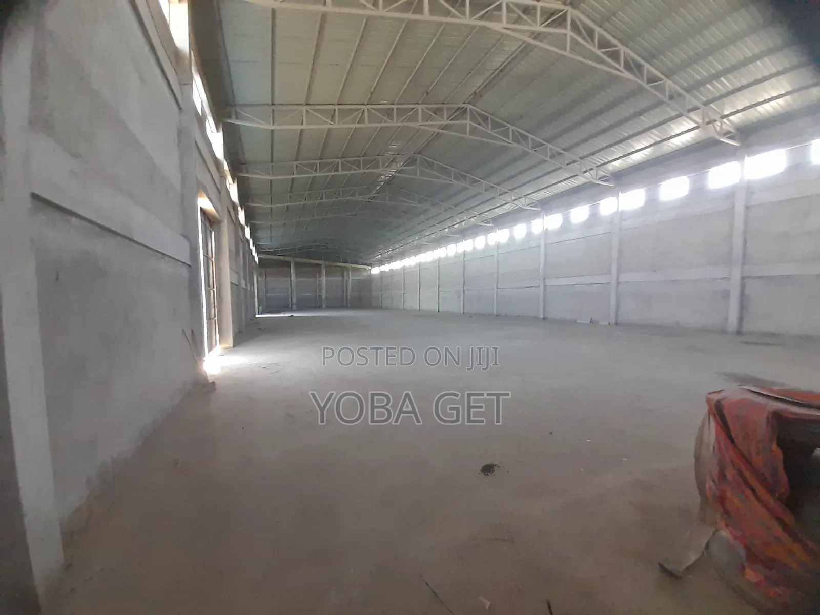 አስቸካይ የሚሸጥ መጋዘን