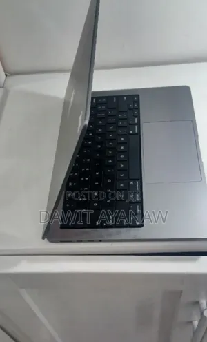 New Laptop Apple MacBook Pro 2022 M2 16GB Apple M2 SSD 512GB