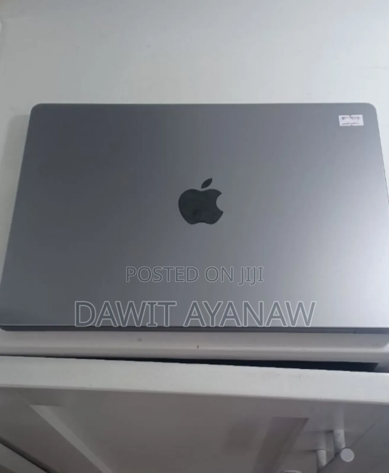 New Laptop Apple MacBook Pro 2022 M2 16GB Apple M2 SSD 512GB