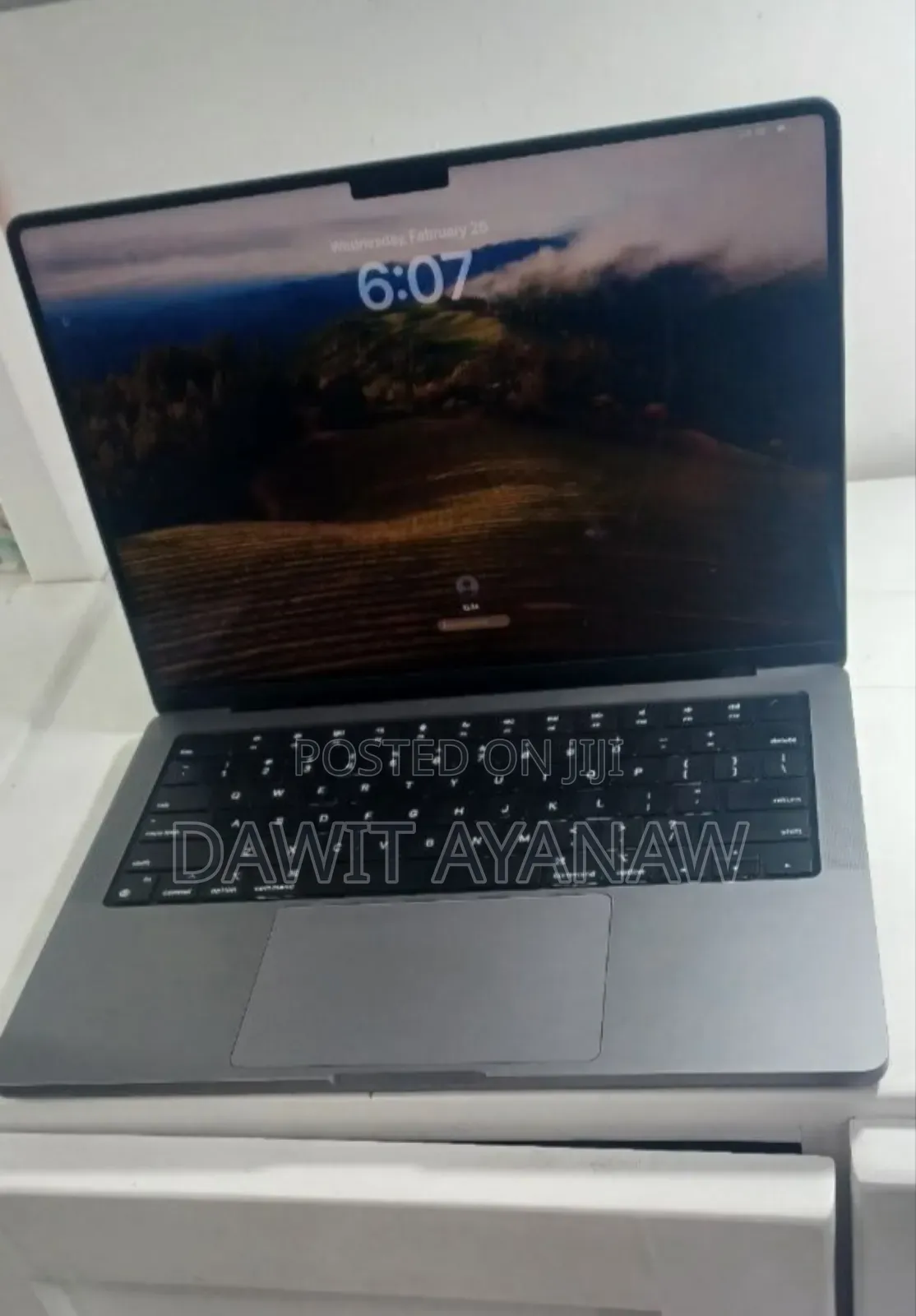 New Laptop Apple MacBook Pro 2022 M2 16GB Apple M2 SSD 512GB