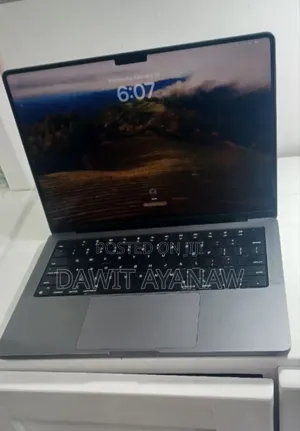 New Laptop Apple MacBook Pro 2022 M2 16GB Apple M2 SSD 512GB