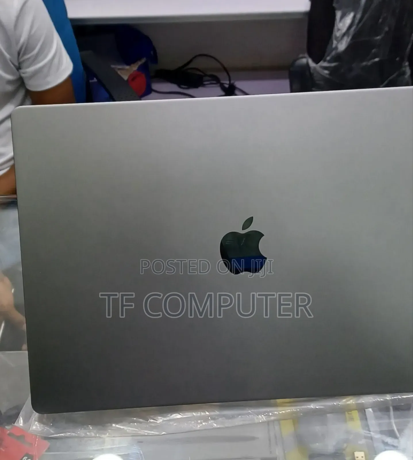 New Laptop Apple MacBook Pro 2021 M1 16GB Apple M1 Pro SSD 512GB
