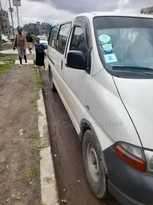 Toyota HiAce 2006 White