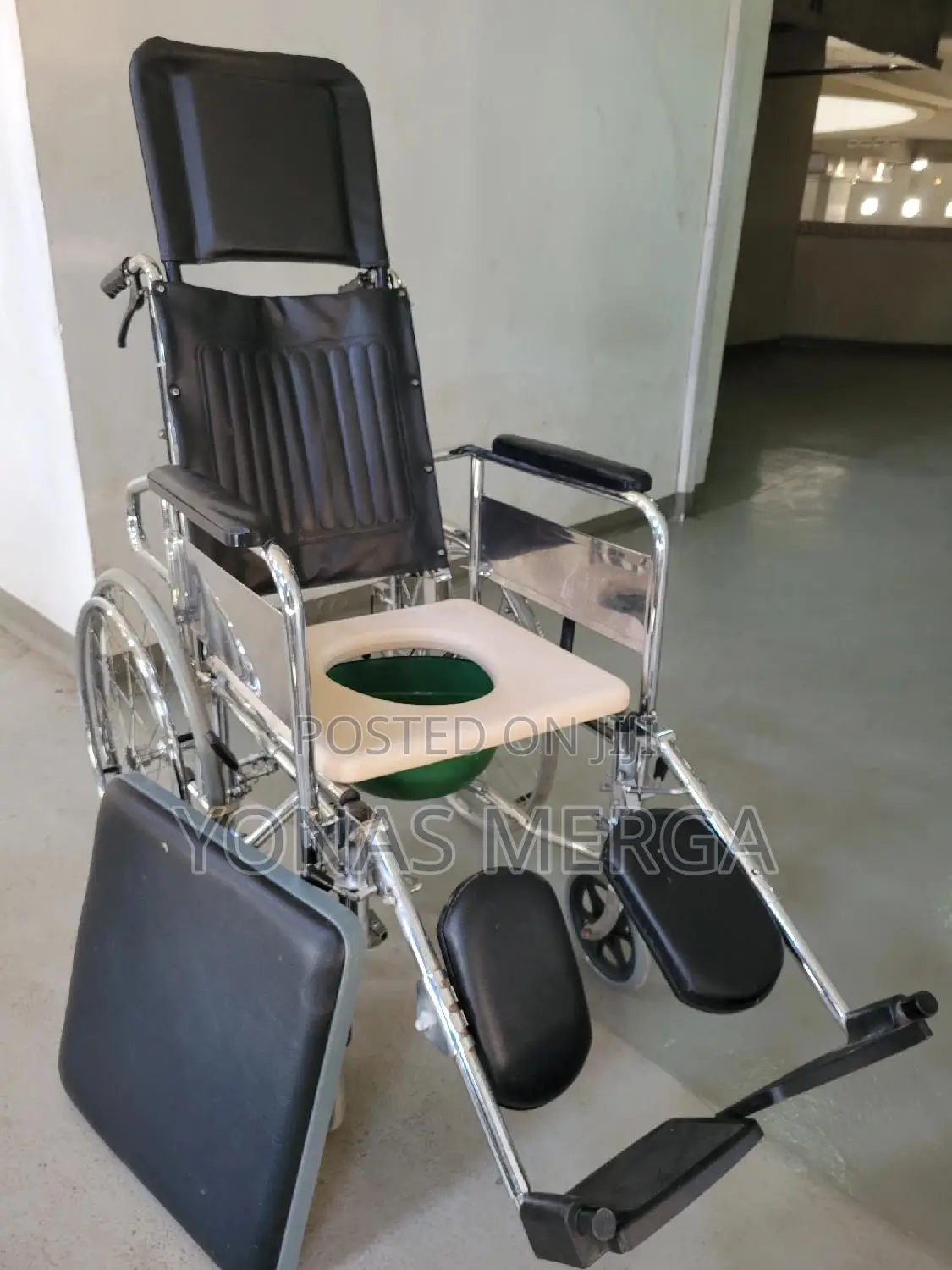 Toilet Wheelchair፪目ዊልቼርhygiene: A Commode Seat for Toileting